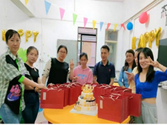 祝贺MG冰球突破官网精机2~4月份生日的女士们和先生们: 生日欢乐!